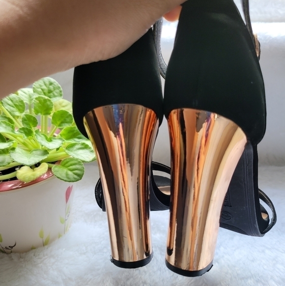 BAMBOO Essential Suede Platform Heels - Picture 4 of 11